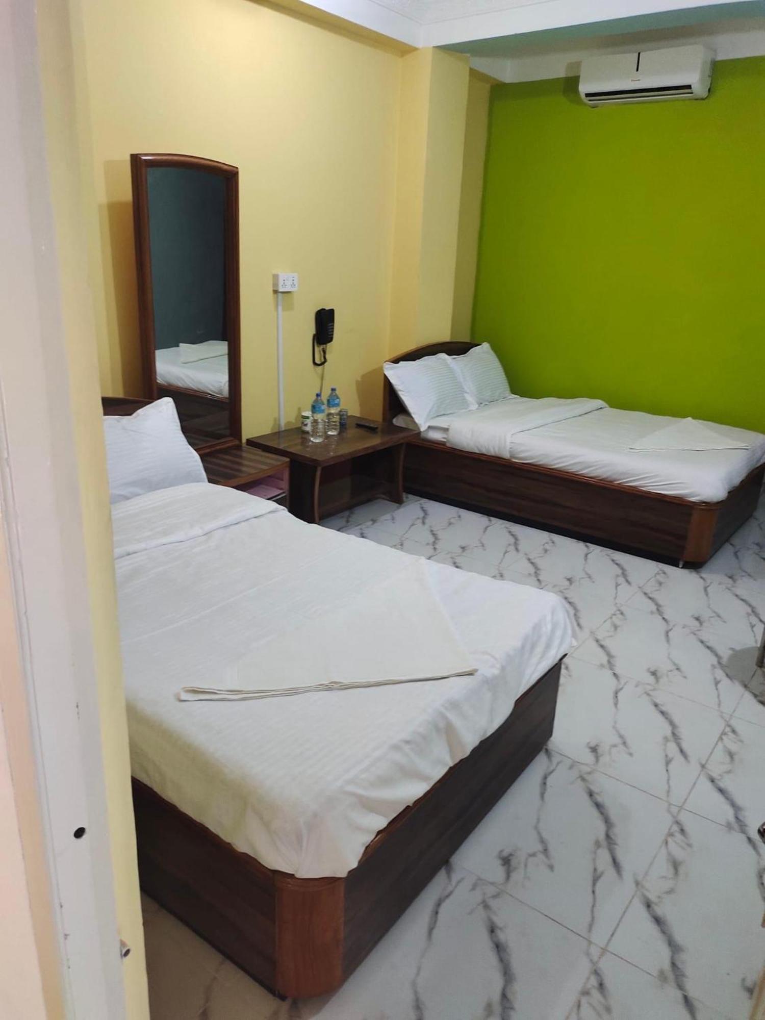 Hotel Samrat Inn Pvt Ltd Lahan 외부 사진