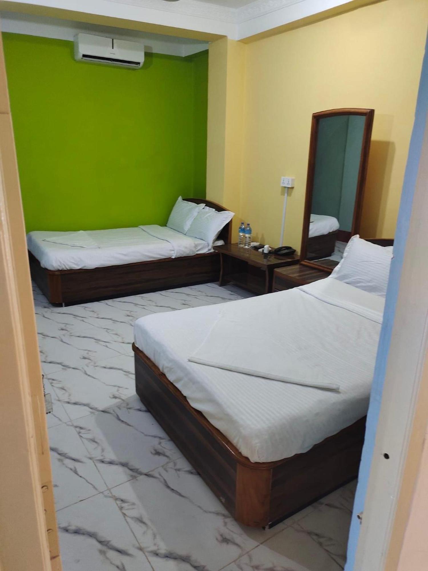 Hotel Samrat Inn Pvt Ltd Lahan 외부 사진