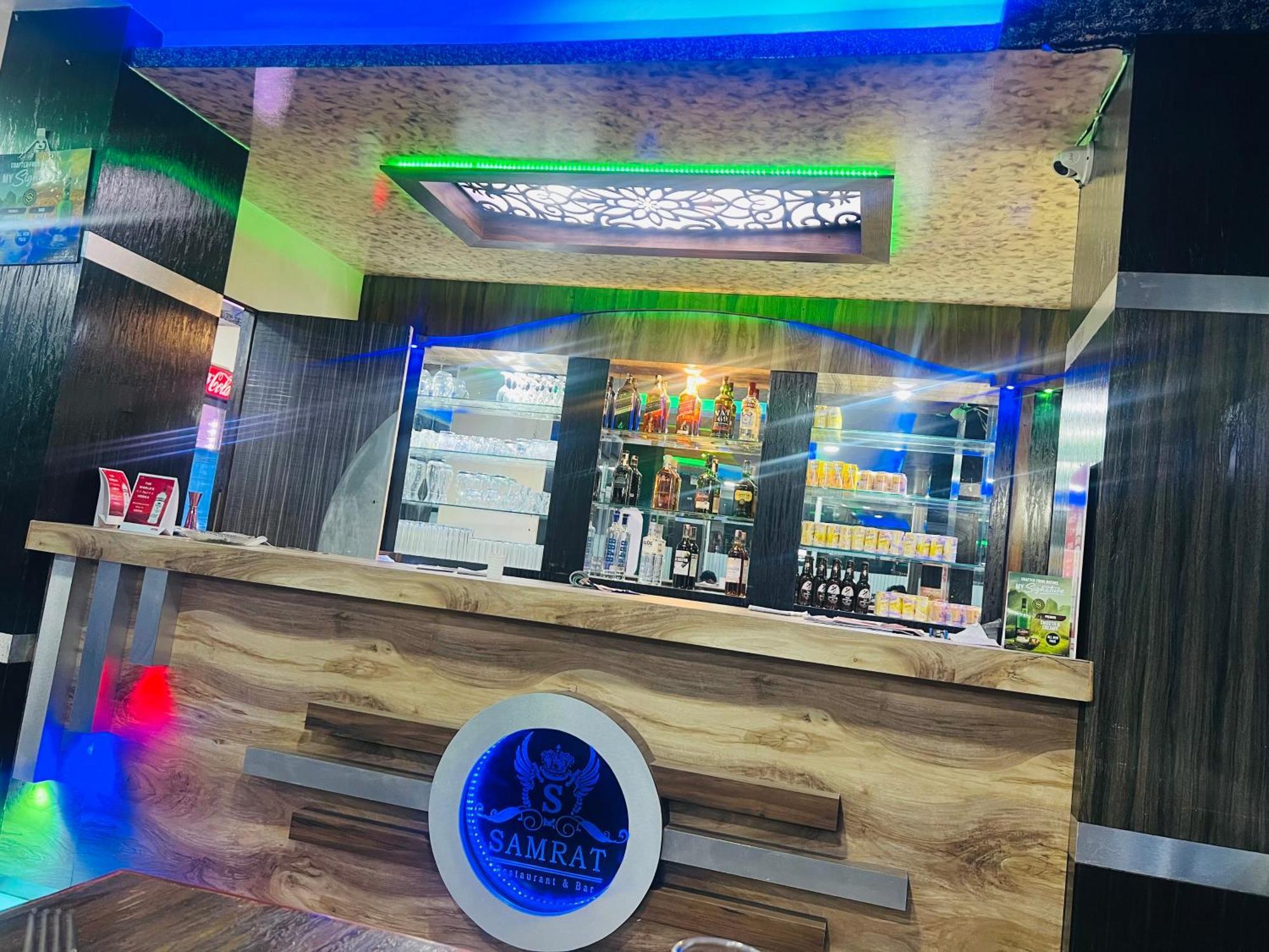 Hotel Samrat Inn Pvt Ltd Lahan 외부 사진